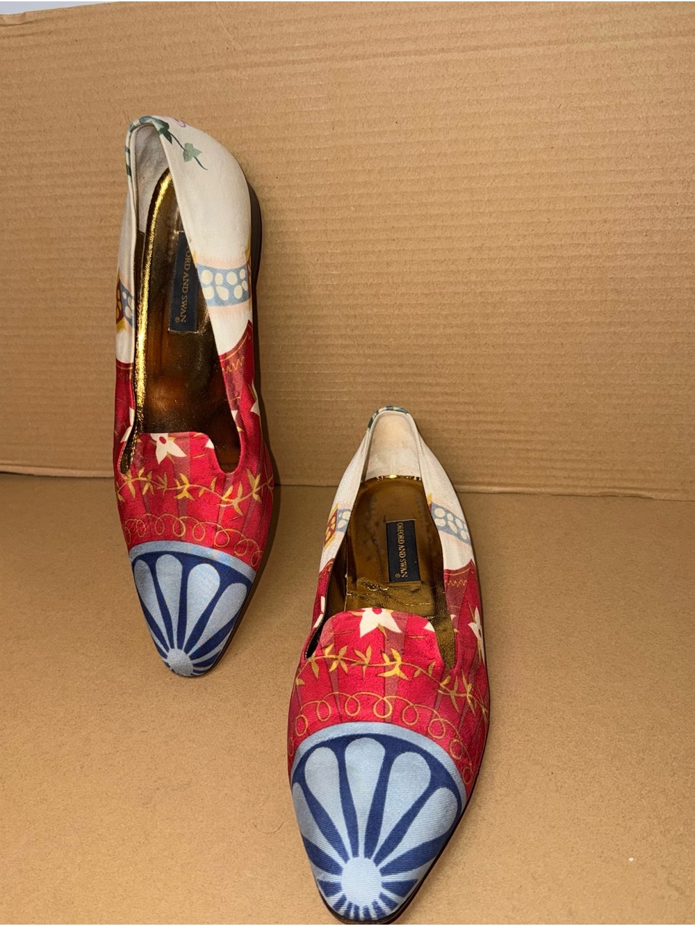 Luxury Printed Pointed-Toe Loafers in Red, Blue & Cream